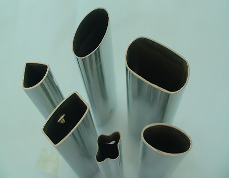Trung Quốc chuyên nghiệp Giá xuất xưởng Loại hình lục giác Hình bầu dục Phần tam giác Ống thép hình đặc biệt